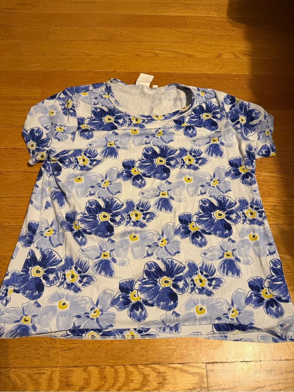 Salmon Sisters forget-me-not shirt size medium